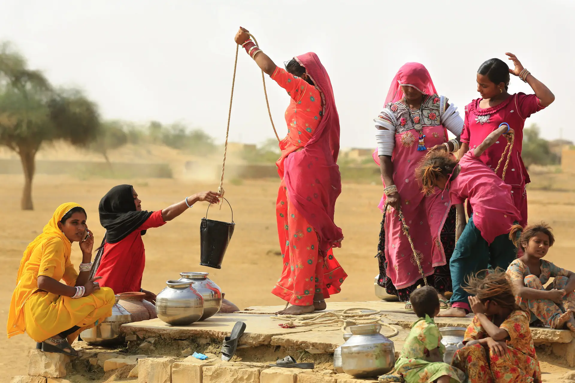 Jaisalmer,india,-,November,9,2014,:,Unidentified,Women,Draw,Water,Form
