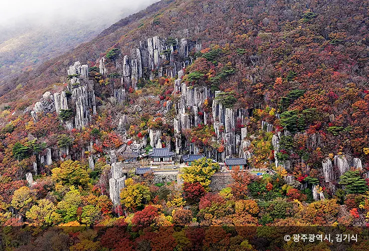 Gwangseokdae Colonnade: This rock formation has the widest indiv