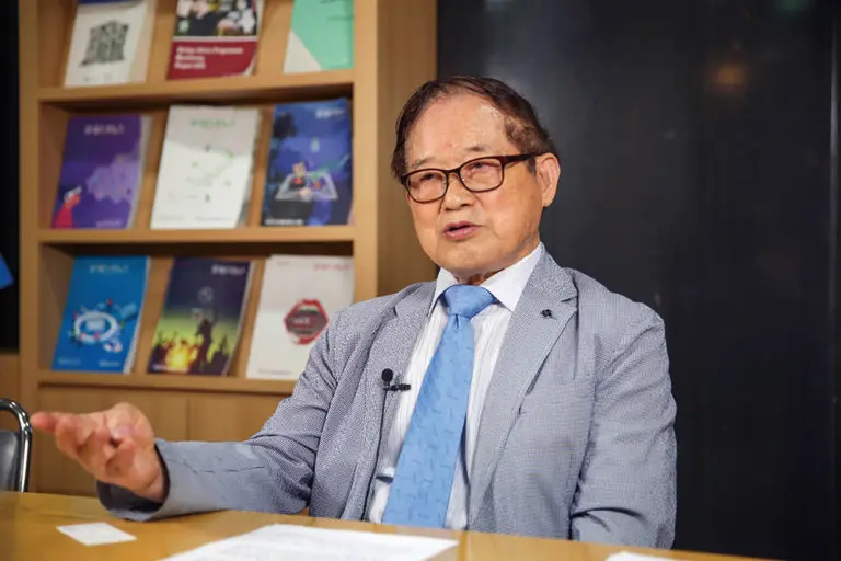 인터뷰_메인사진_허형택-전-한위-직원-인터뷰1-복사-2