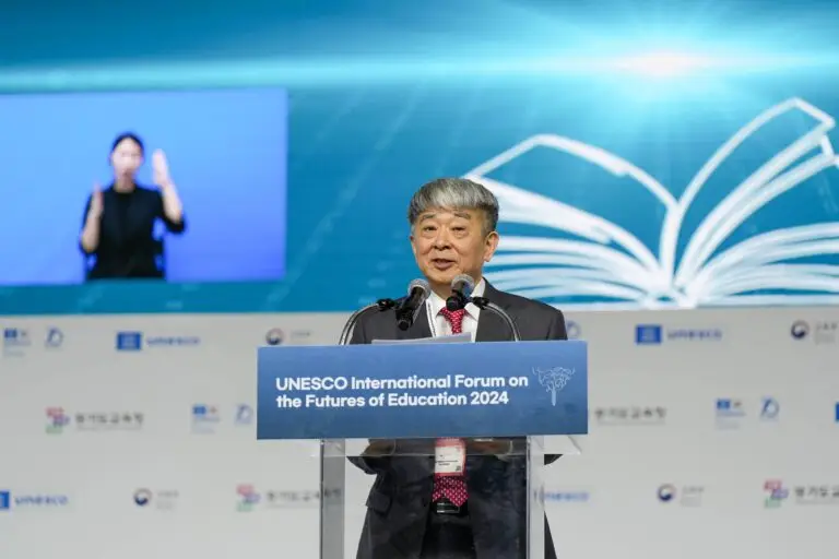 [사진자료1] 한경구 유네스코한국위원회 사무총장이 2일 경기도 수원시 영통구 수원컨벤션센터에서 열린 '2024 유네스코 교육의 미래 국제 포럼'에서 개회사를 하고 있다