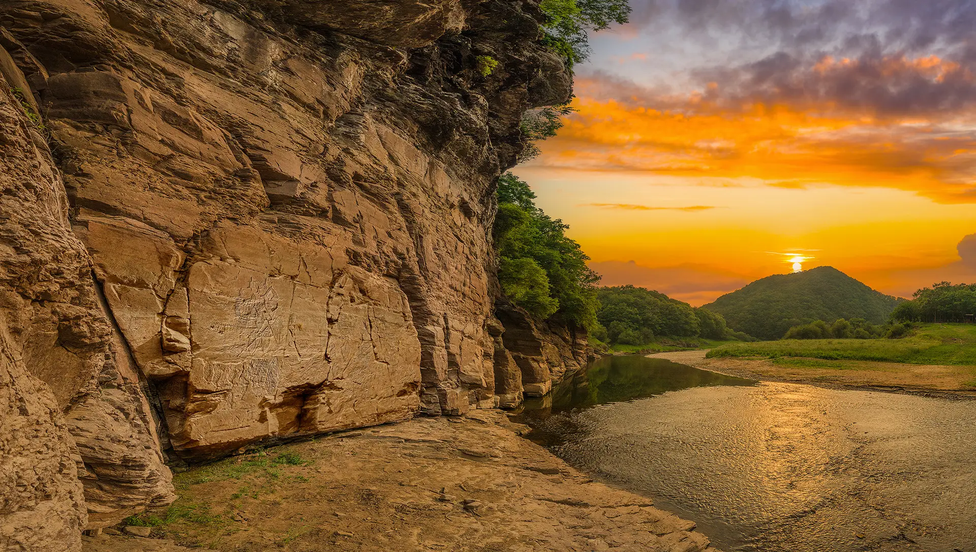 [사진] 대곡리 반구대 암각화의 여름- 울산광역시 제공(사진작가 서헌강)