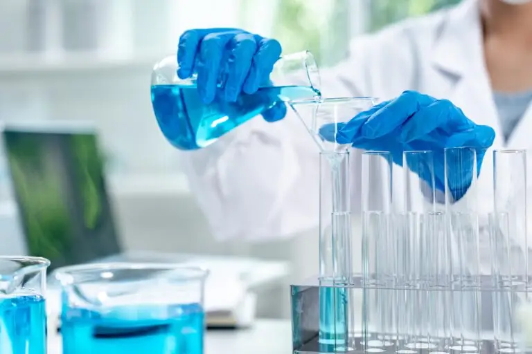 Chemical,Laboratory,Research,With,Scientific,Tube,And,Flask,Glassware,Equipment,